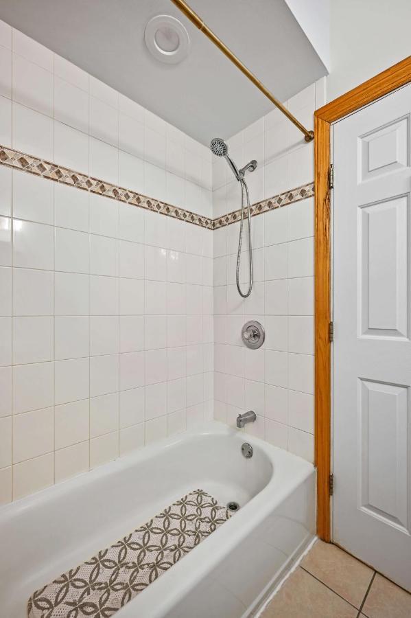 2 Bed Apt W/ Office, Free Parking, Near Wrigley Chicago Exterior foto